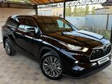 Toyota Highlander 2021 года за 22 000 000 тг. в Уральск