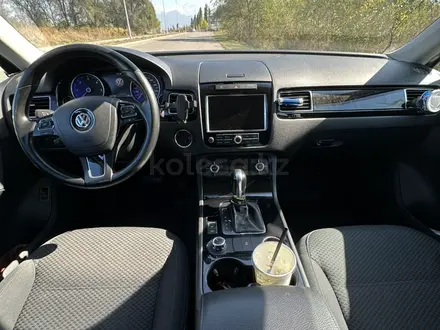 Volkswagen Touareg 2011 года за 10 000 000 тг. в Алматы – фото 18