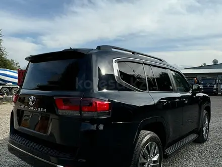 Toyota Land Cruiser 2024 года за 63 000 000 тг. в Алматы – фото 4