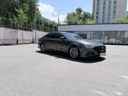 Hyundai Sonata 2022 года за 10 200 000 тг. в Алматы – фото 3