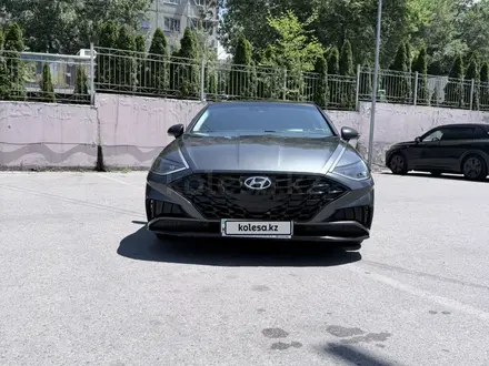 Hyundai Sonata 2022 года за 10 200 000 тг. в Алматы – фото 2