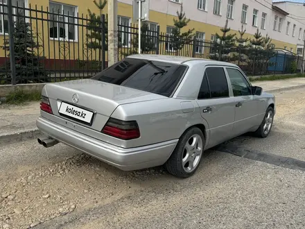 Mercedes-Benz E 320 1995 года за 2 500 000 тг. в Шымкент – фото 4