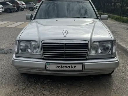 Mercedes-Benz E 320 1995 года за 2 500 000 тг. в Шымкент