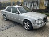 Mercedes-Benz E 320 1995 года за 2 500 000 тг. в Шымкент – фото 3