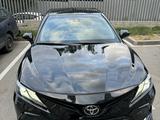 Toyota Camry 2021 года за 17 500 000 тг. в Алматы – фото 2