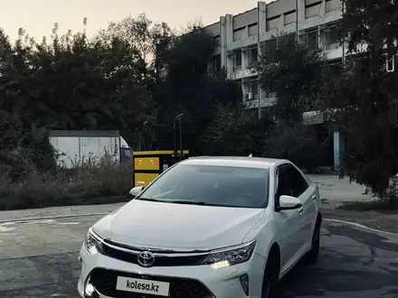 Toyota Camry 2017 года за 13 100 000 тг. в Алматы