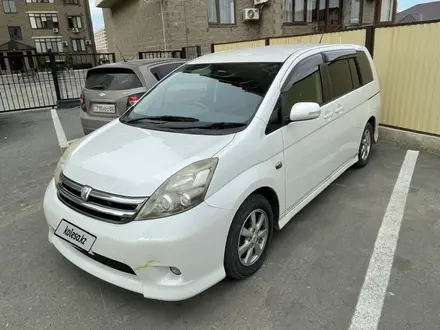 Toyota Isis 2010 года за 4 500 000 тг. в Атырау