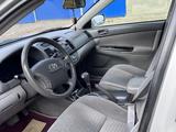 Toyota Camry 2005 года за 4 600 000 тг. в Атырау – фото 4