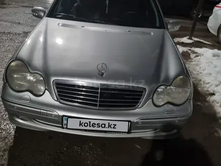 Mercedes-Benz C 200 2002 года за 3 700 000 тг. в Шымкент