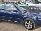 Volkswagen Golf 1999 годаfor2 300 000 тг. в Семей