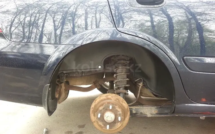 Брызговики подкрылки Nissan Almera: B10 N16 за 10 000 тг. в Актобе