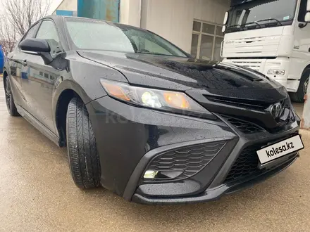 Toyota Camry 2022 года за 12 500 000 тг. в Актау – фото 9