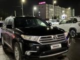 Toyota Highlander 2013 года за 9 000 000 тг. в Актобе – фото 2