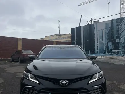 Toyota Camry 2023 года за 18 900 000 тг. в Караганда