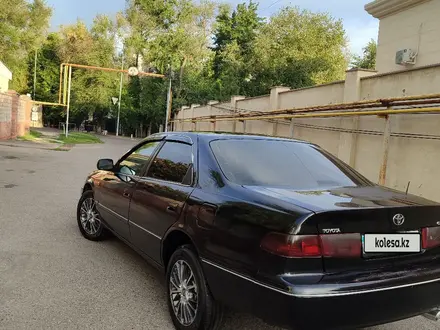 Toyota Camry 2001 года за 3 350 000 тг. в Алматы – фото 8