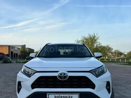 Toyota RAV4 2019 года за 13 000 000 тг. в Уральск – фото 3