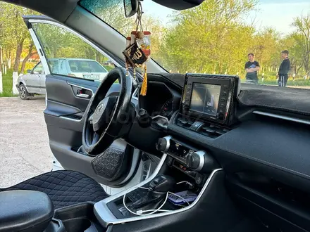 Toyota RAV4 2019 года за 13 000 000 тг. в Уральск – фото 7