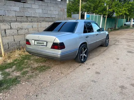 Mercedes-Benz E 220 1993 года за 2 000 000 тг. в Мерке