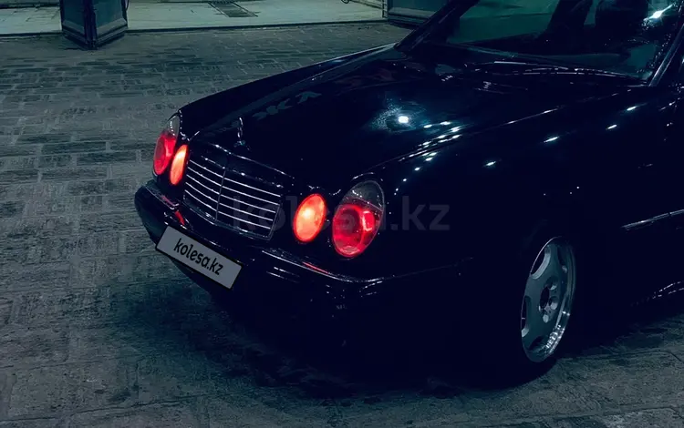 Mercedes-Benz E 320 1998 года за 2 000 000 тг. в Жанаозен