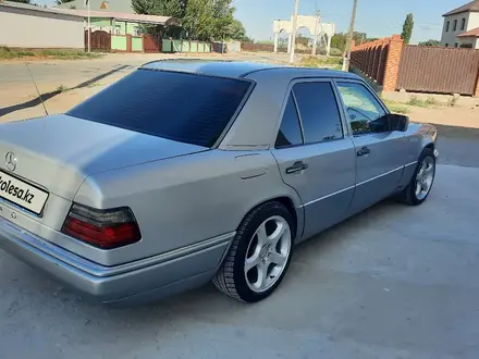 Mercedes-Benz E 200 1995 года за 2 500 000 тг. в Шиели – фото 5