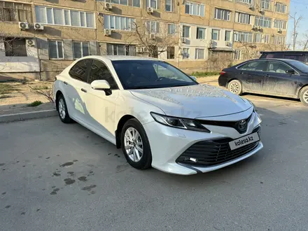 Toyota Camry 2019 года за 13 000 000 тг. в Актау – фото 2