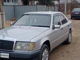 Mercedes-Benz E 200 1993 года за 1 200 000 тг. в Жезказган – фото 2