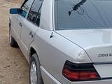 Mercedes-Benz E 200 1993 года за 1 200 000 тг. в Жезказган – фото 4