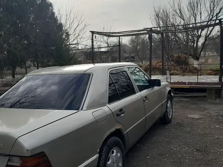 Mercedes-Benz E 230 1989 года за 1 800 000 тг. в Шаульдер – фото 4