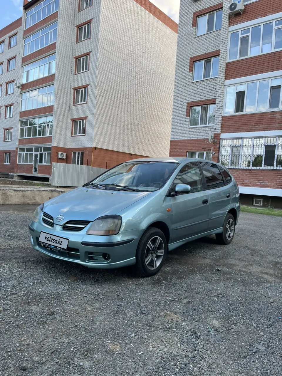 Ниссан Tino, 2001