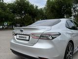 Toyota Camry 2021 года за 13 500 000 тг. в Алматы – фото 3