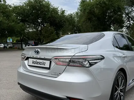 Toyota Camry 2021 года за 13 500 000 тг. в Алматы – фото 3