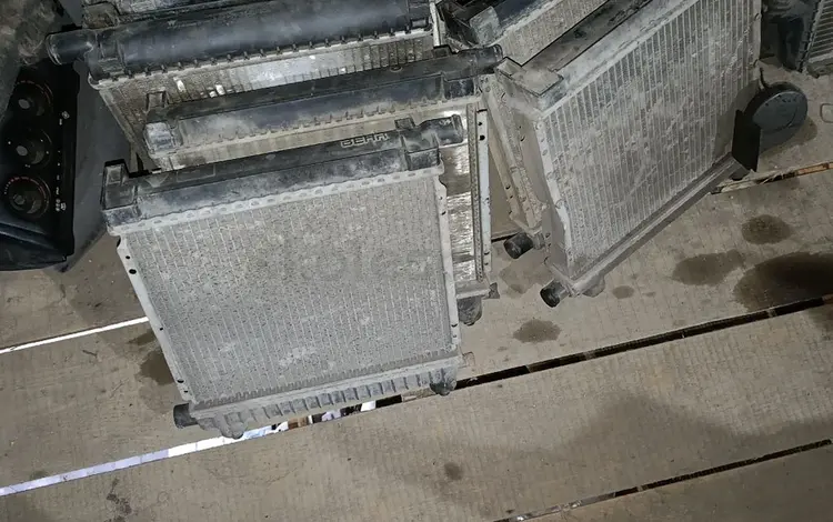 Радиатор охлаждения на Мерседес W124 W201 (190) за 10 000 тг. в Караганда