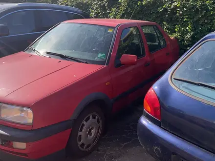 Volkswagen Vento 1995 года за 25 000 тг. в Актобе – фото 2