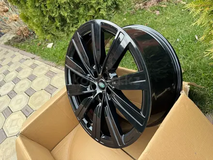 Оригинальные диски R22 на Range Rover (L460) с 2022 года за 1 045 000 тг. в Алматы – фото 14