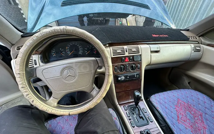 Mercedes-Benz E 230 1997 года за 1 500 000 тг. в Жезказган