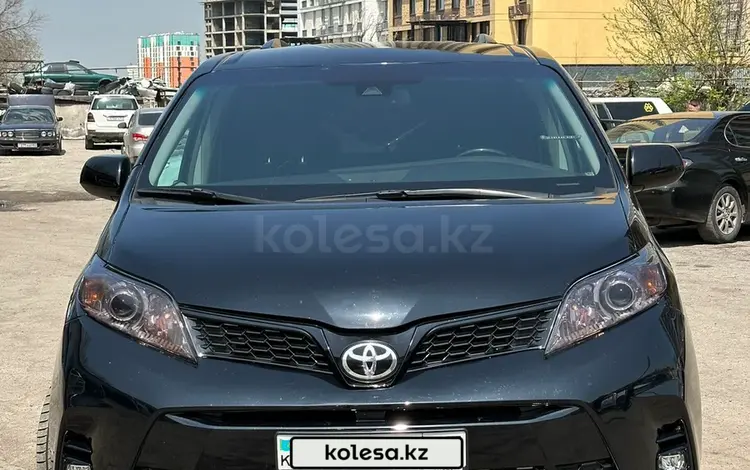 Toyota Sienna 2019 года за 17 300 000 тг. в Алматы