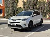 Toyota RAV4 2017 годаfor10 980 000 тг. в Костанай – фото 2