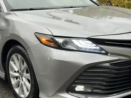 Toyota Camry 2019 года за 11 000 000 тг. в Алматы – фото 32