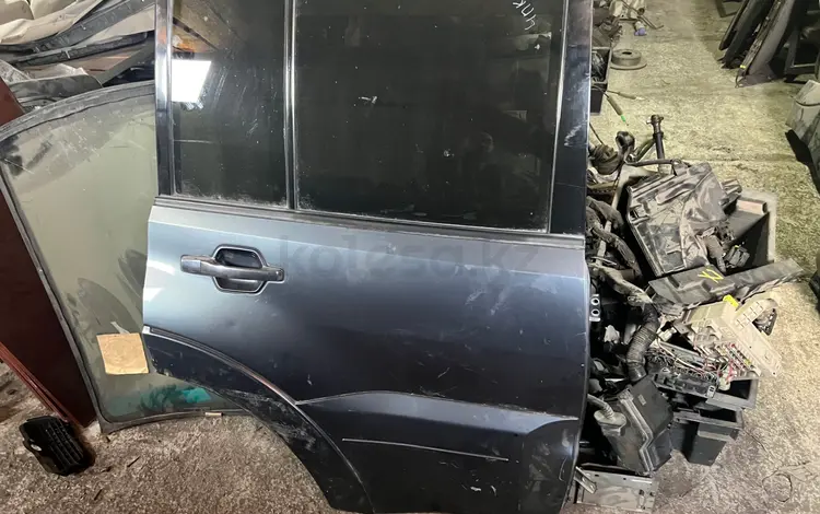 Двери для Mitsubishi Pajero 4 за 70 000 тг. в Алматы