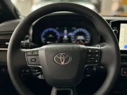Toyota Camry Luxe 2025 года за 23 190 000 тг. в Алматы – фото 18