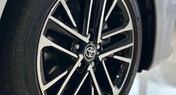 Toyota Camry Luxe 2025 годаүшін23 190 000 тг. в Алматы – фото 4