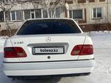 Mercedes-Benz E 230 1997 года за 2 600 000 тг. в Кокшетау – фото 2