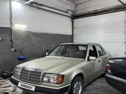 Mercedes-Benz E 260 1989 года за 1 500 000 тг. в Кыргауылды – фото 2