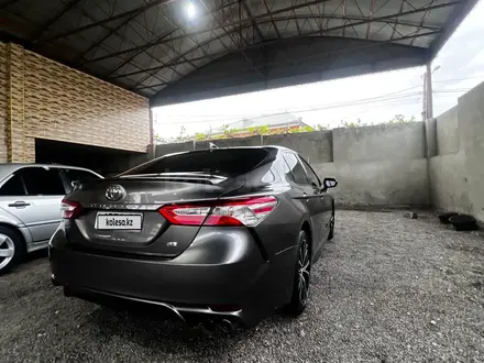 Toyota Camry 2020 года за 8 000 000 тг. в Атырау – фото 2