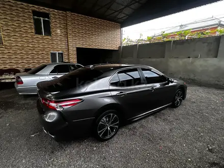 Toyota Camry 2020 года за 8 000 000 тг. в Атырау – фото 3