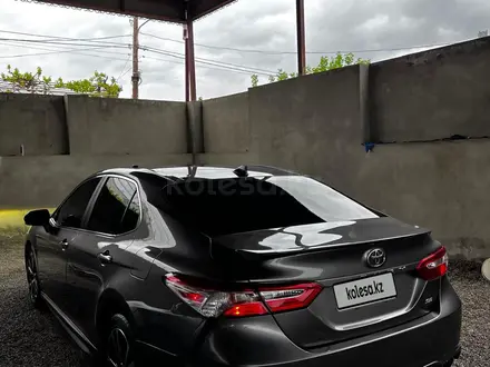 Toyota Camry 2020 года за 8 000 000 тг. в Атырау – фото 9