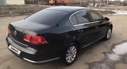 Volkswagen Passat 2011 года за 3 650 000 тг. в Уральск – фото 3