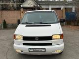 Volkswagen Caravelle 1993 года за 3 700 000 тг. в Алматы