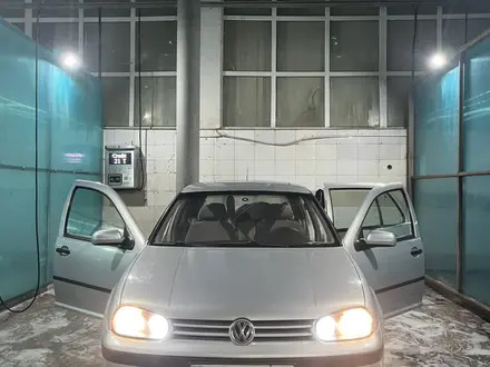 Volkswagen Golf 1998 года за 2 250 000 тг. в Астана