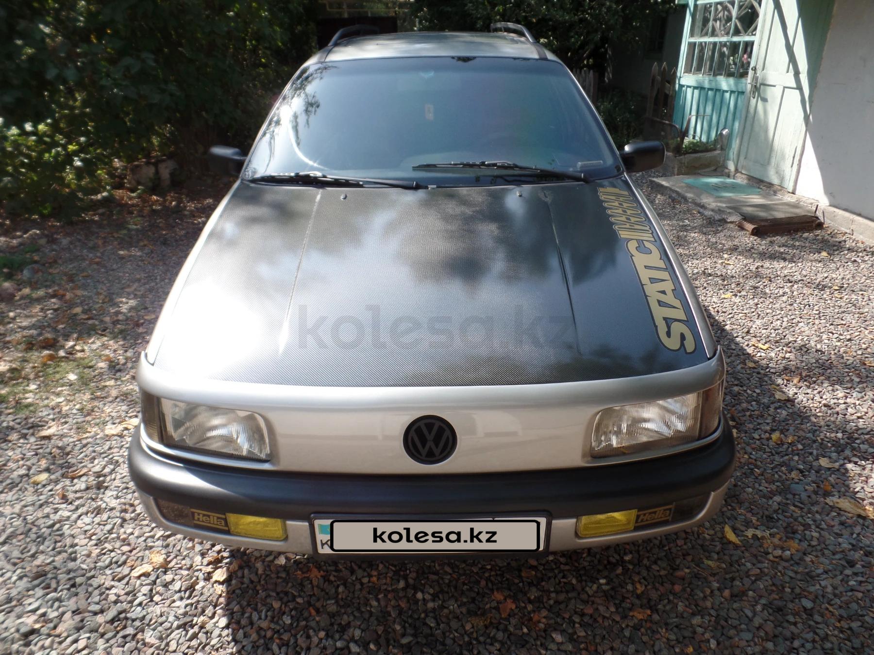 Volkswagen Passat 1993 г.